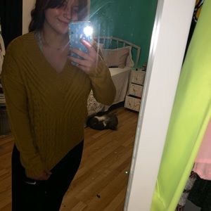 A mustard sweater⭐️
